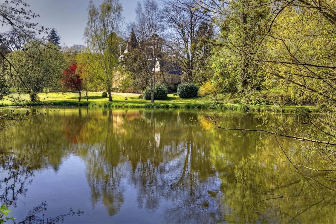 Cottages De Chateau De Vaux Yvre-l'Eveque Bagian luar foto
