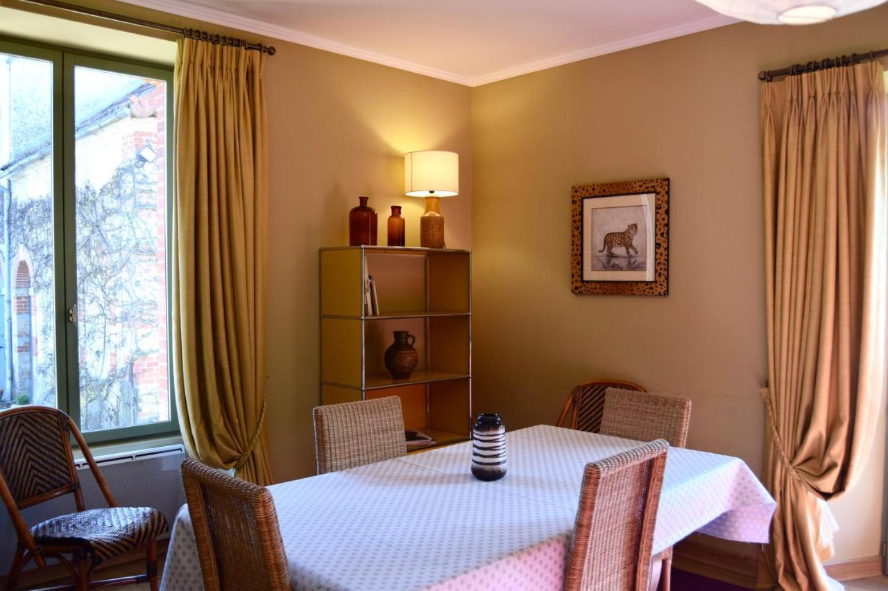 Cottages De Chateau De Vaux Yvre-l'Eveque Bagian luar foto