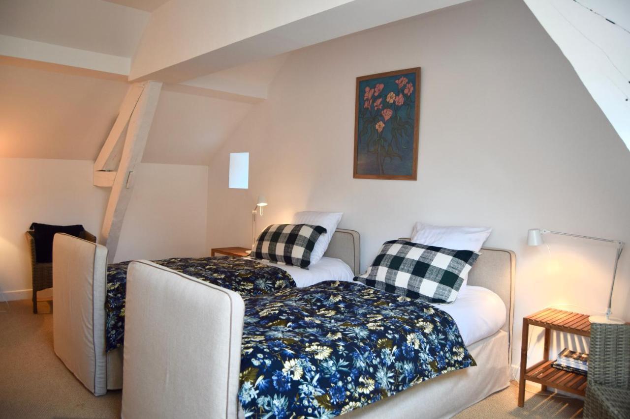 Cottages De Chateau De Vaux Yvre-l'Eveque Bagian luar foto
