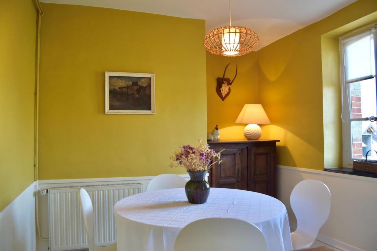 Cottages De Chateau De Vaux Yvre-l'Eveque Bagian luar foto