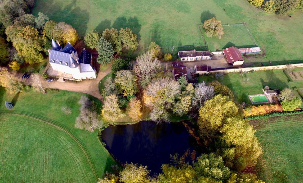 Cottages De Chateau De Vaux Yvre-l'Eveque Bagian luar foto