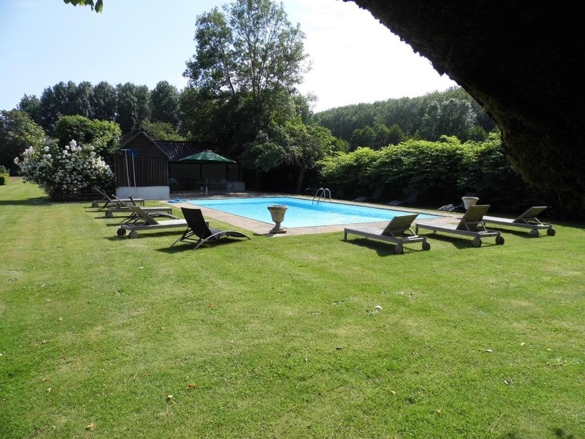 Cottages De Chateau De Vaux Yvre-l'Eveque Bagian luar foto