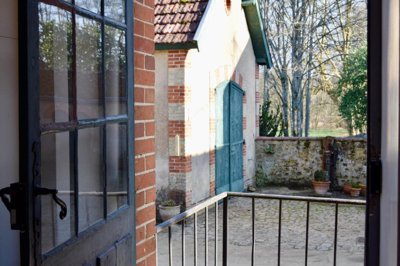 Cottages De Chateau De Vaux Yvre-l'Eveque Bagian luar foto